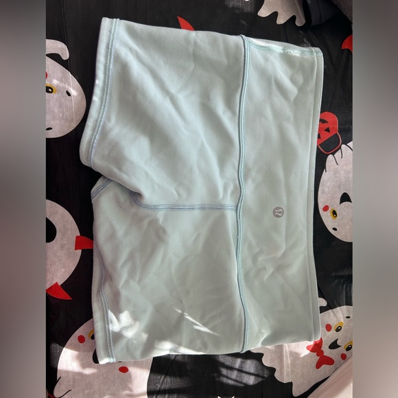 Lululemon reversible shorts size 6 - Picture 4 of 5